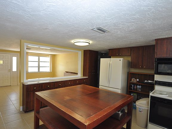 4th image of 13300 Neptune Dr