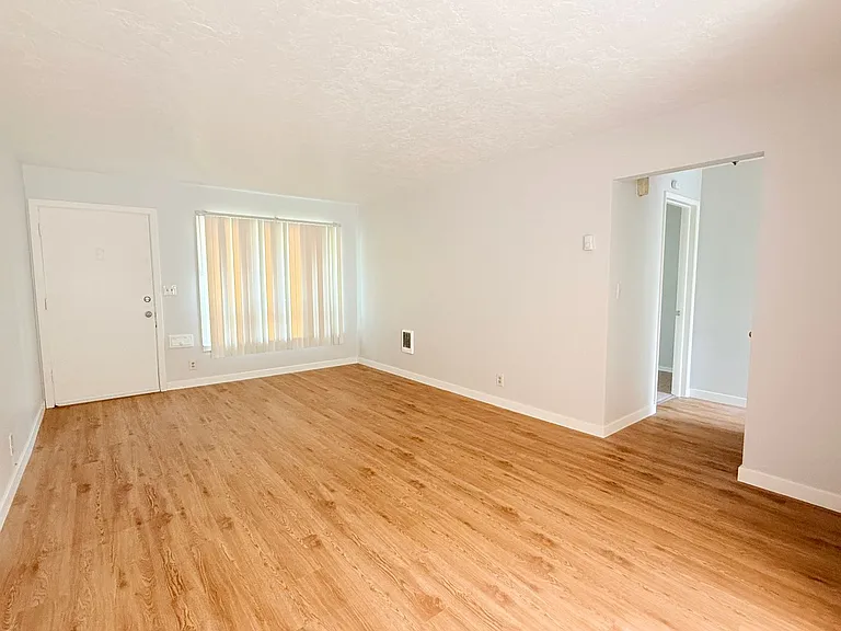 PLF1148 — Photo 16