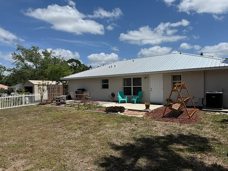 4051 Adrian Ave — Photo 12