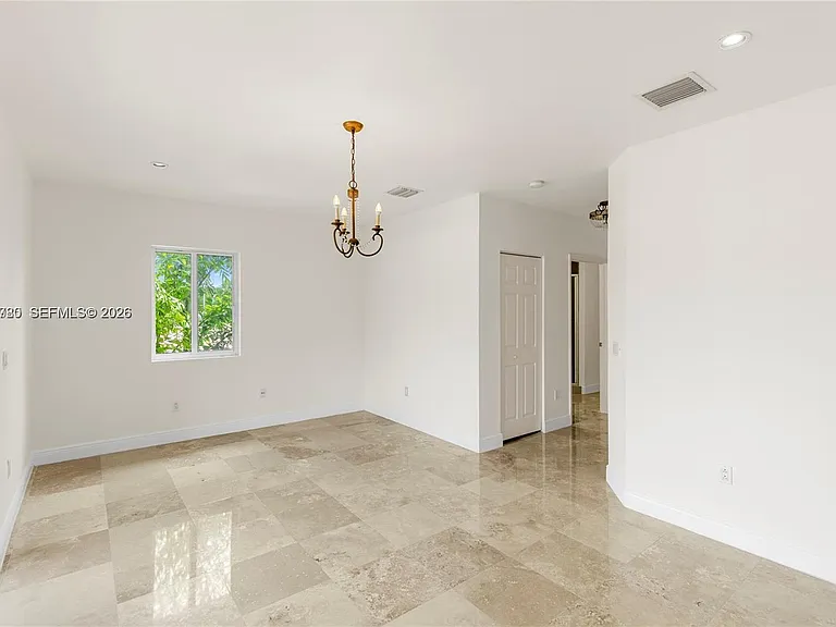 4023 SW 10th St — Photo 11