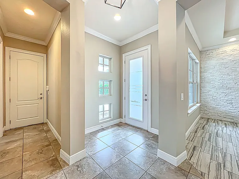 9421 Dugard Ct — Photo 6