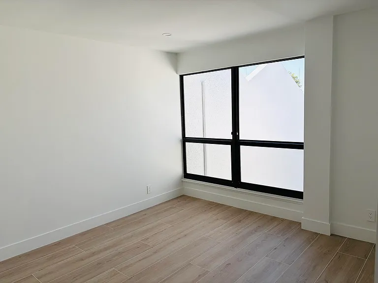 2404 Bridgewood Dr — Photo 5