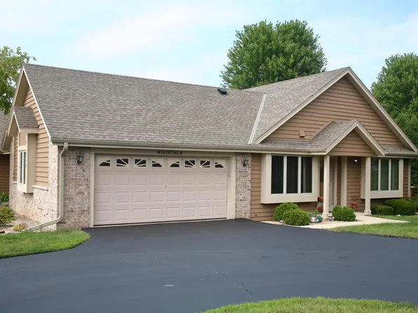 W242N2362 Deer Park DRIVE #B, Pewaukee, WI 53072