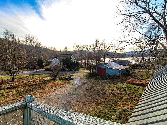 3rd image of 1220 Chatuge Cir