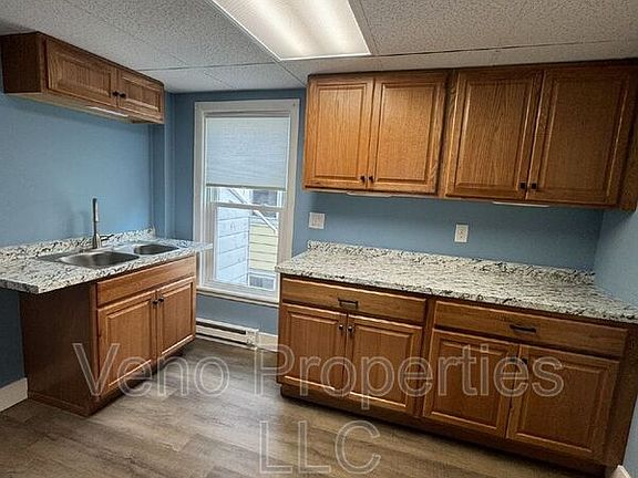 5th image of 25 William St Unit A