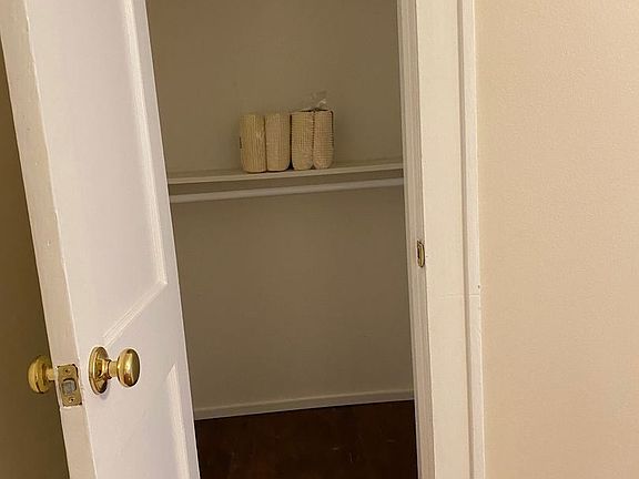 5th image of 328 Gladstone Blvd