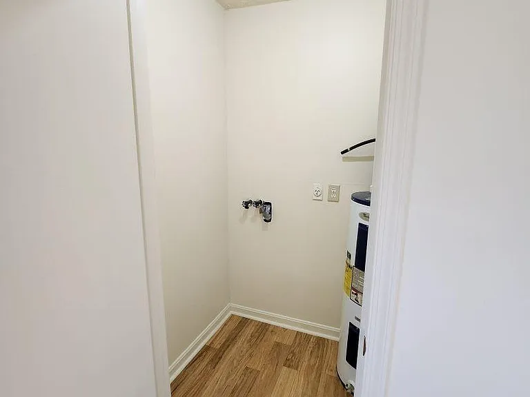 881 Newtown Ct #6 — Photo 6