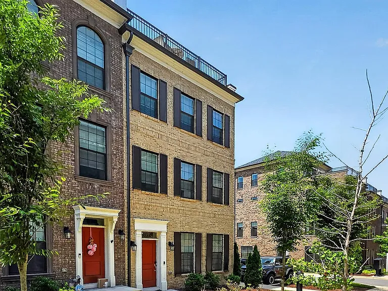 612 Leigh Way — Photo 3