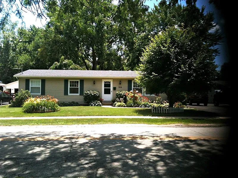310 Lathem St photo 1