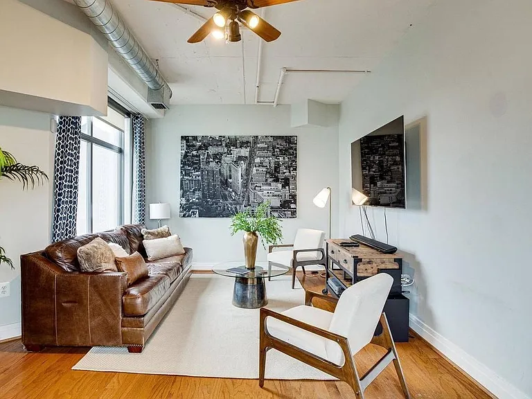2020 12th St NW #Penthouse 10 — Photo 12