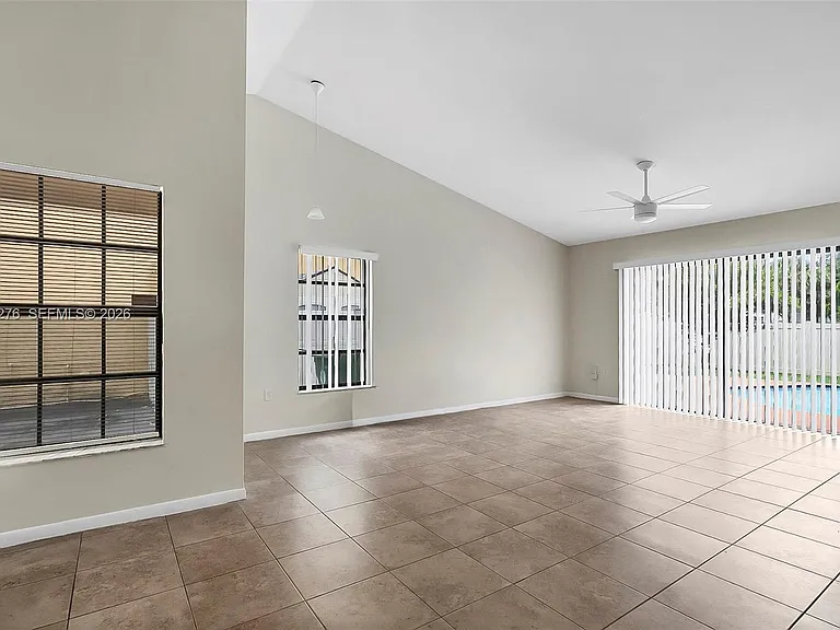 681 Thornridge Ave — Photo 3