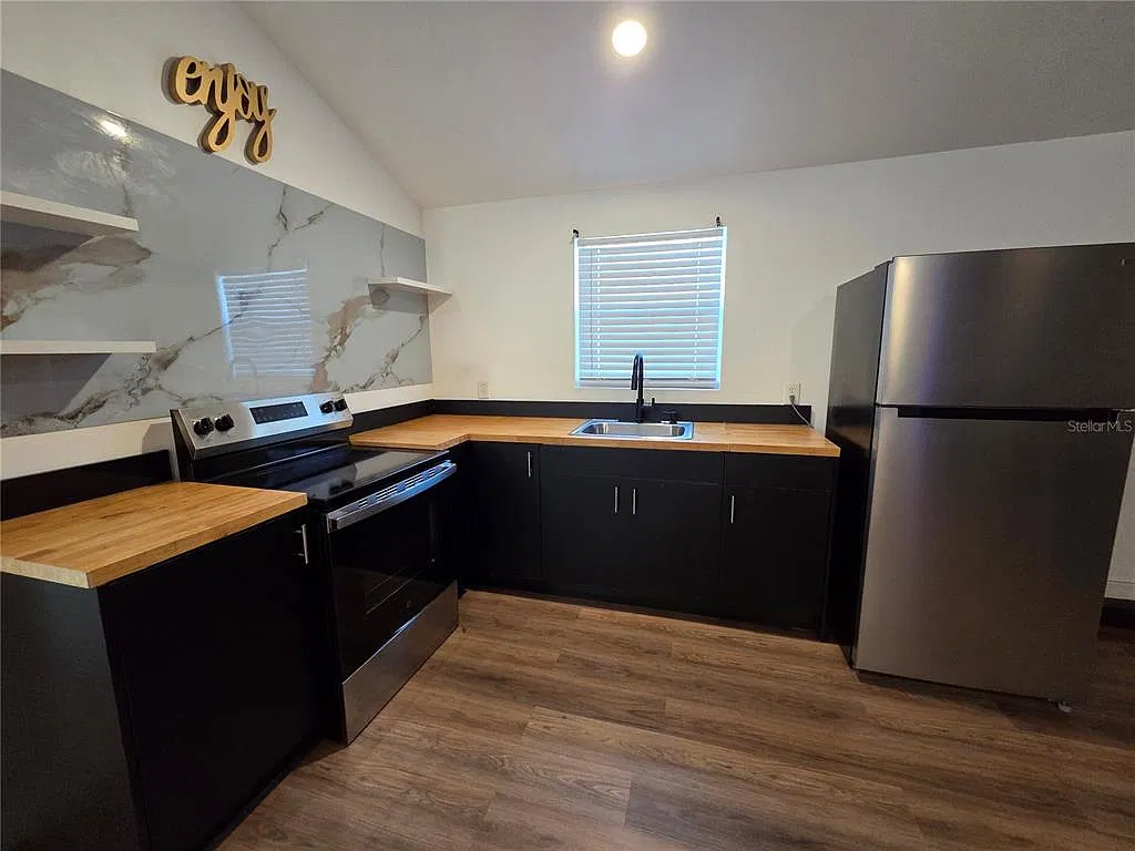 Studio, 1.0 bath, 400 sqft, $1,250 — Photo 2