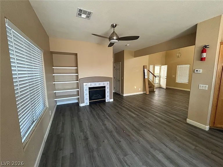 1094 Silver Stone Way — Photo 7
