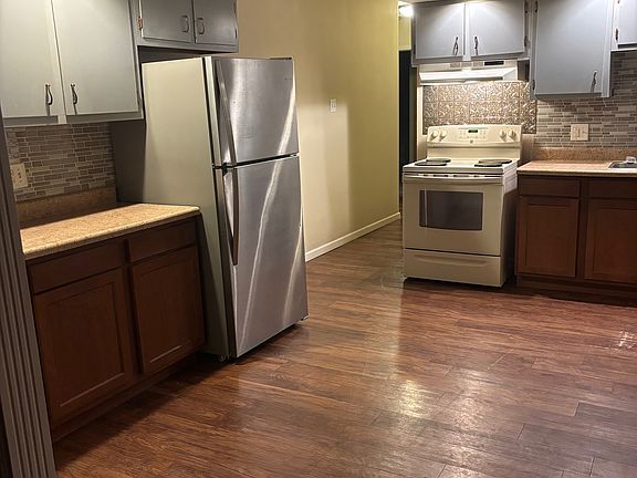 Kitchen with all appliances