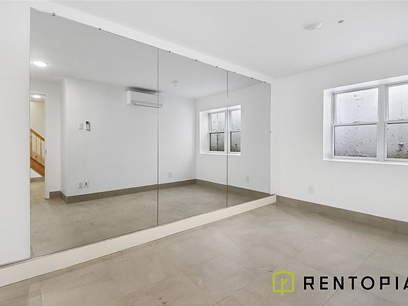 3rd image of 106 Meserole St APT 1B