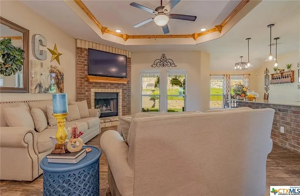 4 bed, 2004 sqft, $1,900 — Photo 4