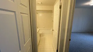 Lakeside Village Apartments — Photo 104