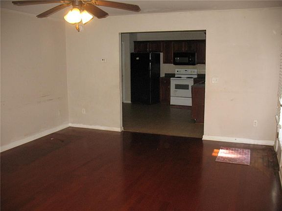 3rd image of 5801 Castlebrook Dr