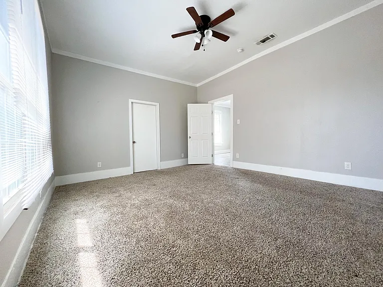 608 N Adelaide St — Photo 26