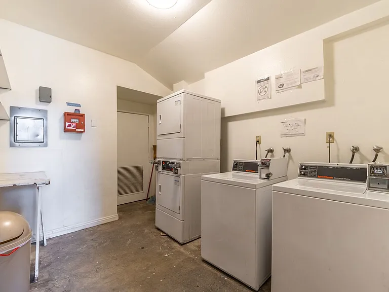 1527 Palm Ave — Photo 21
