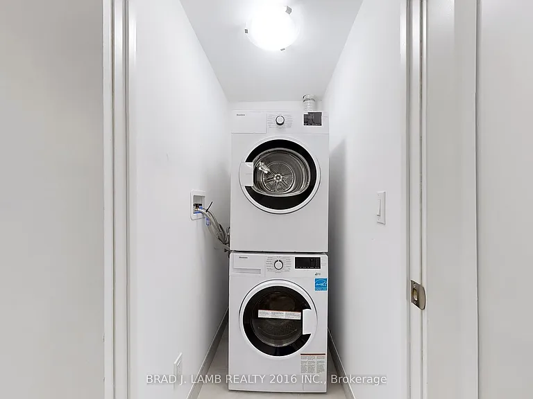 47 Mutual St #501 — Photo 7