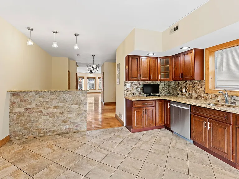 6231 W Jefferson St — Photo 7