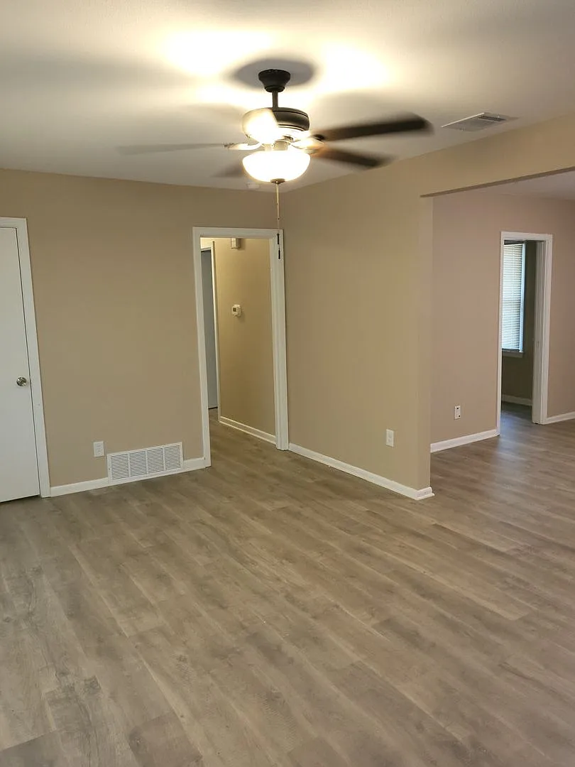 304 E Ellen Ave, Hurst, TX 76053 — Photo 4