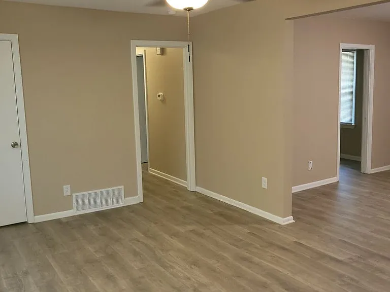 304 E Ellen Ave — Photo 4
