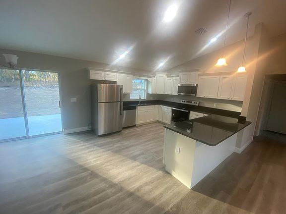 4th image of 7220 N Outlook Way