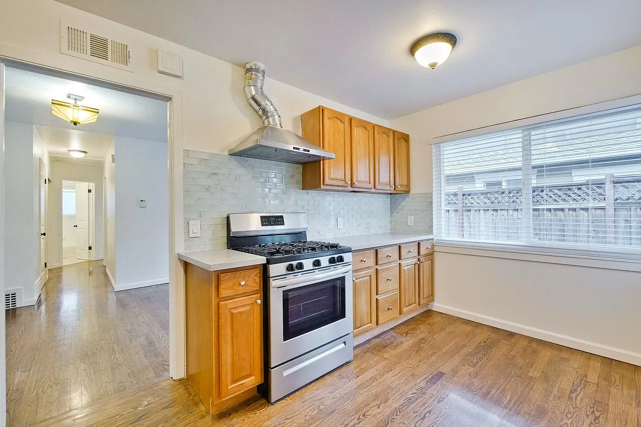 2 bed, 960 sqft, $4,500 — Photo 2