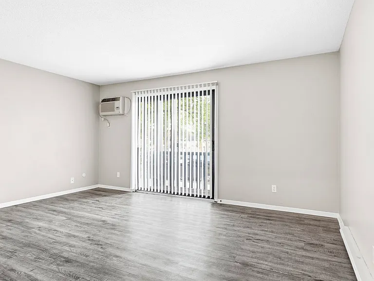Walnut Woods Apartments — Photo 19
