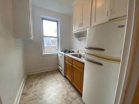 4th image of 400 E 17th St #K5