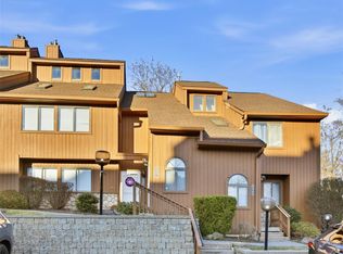 227 Panorama Court, Poughkeepsie, NY 12603