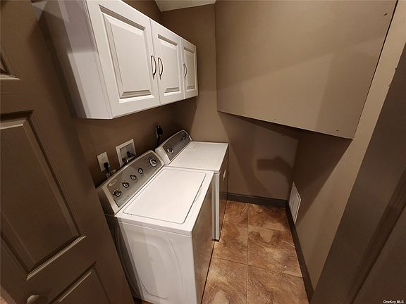 3rd image of 173 Oak St