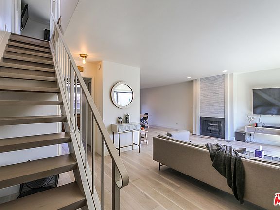 2nd image of 503 E Tujunga Ave