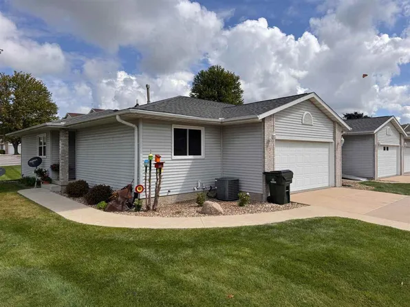 3405 Queen Dr SW, Cedar Rapids, IA 52404