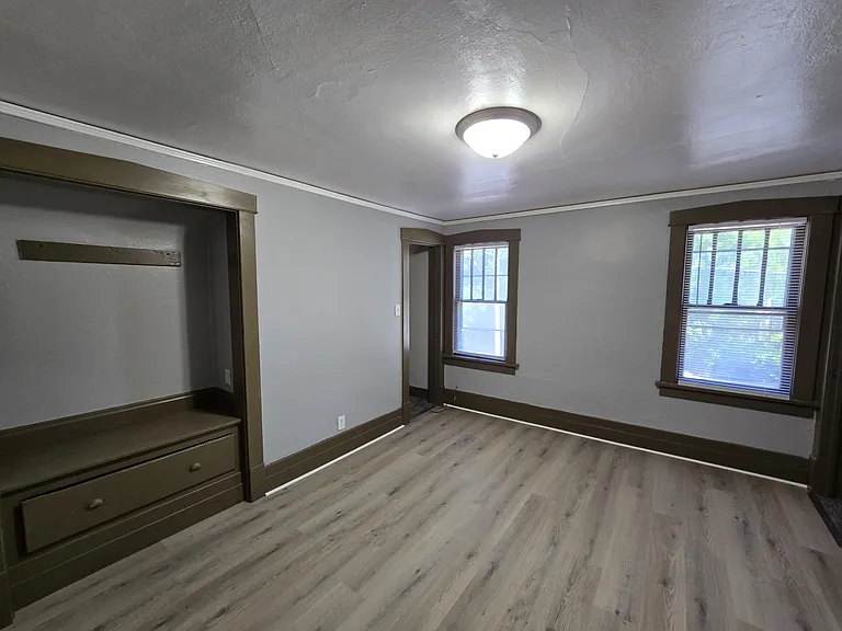 506 Fowler St — Photo 13