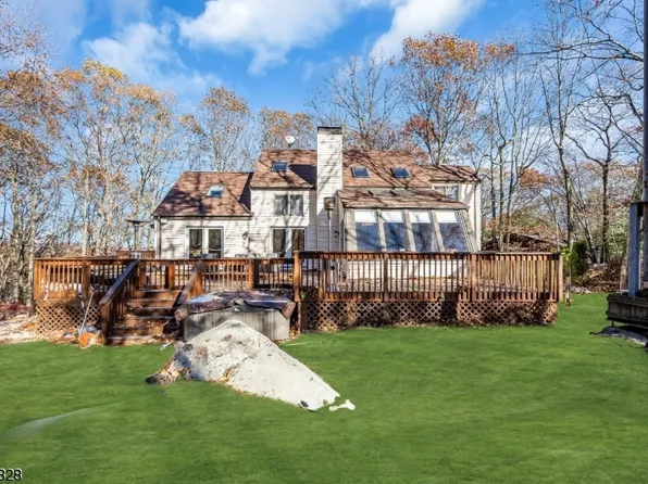 2 Hillside Rd, Kinnelon Boro, NJ 07405