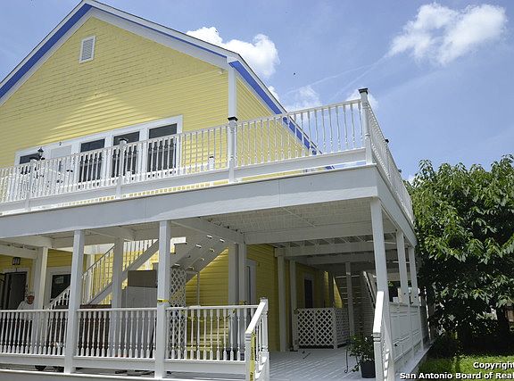 4th image of 402 E Carson St #1