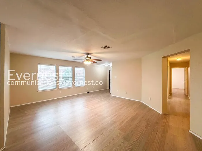 109 Covey Ln — Photo 2