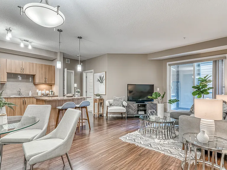 8515 106a Ave NW — Photo 5