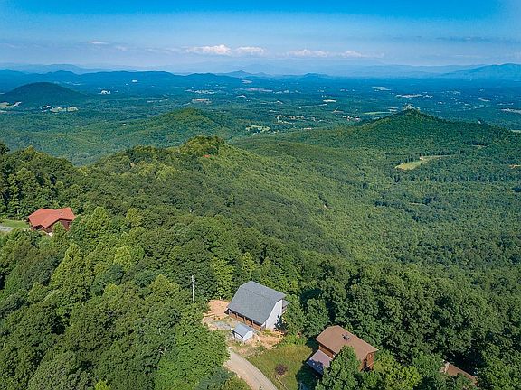 3rd image of 6888 Silver Creek Ln