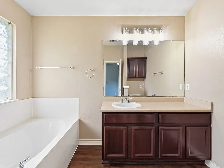 920 Coronation Way — Photo 17