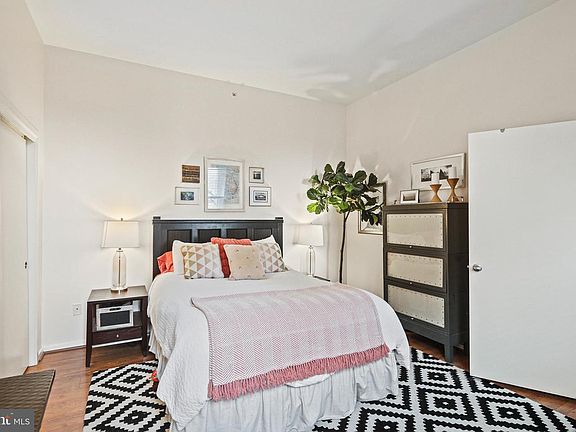 5th image of 1211 Light St Unit 308