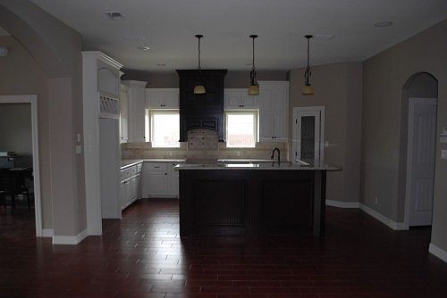 4th image of 2701 Yale Ave