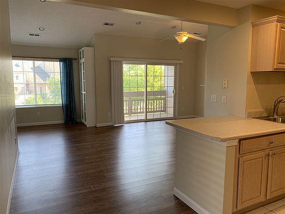 3rd image of 4551 N Thornhill Dr #207
