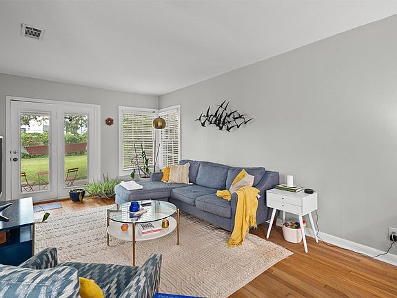 3rd image of 2633 W 45th St