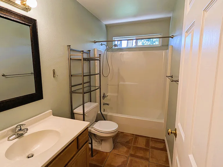 460 1/2 E Scenic Dr — Photo 12