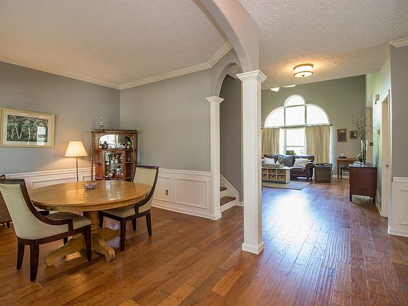 3rd image of 885 Burkewood Dr