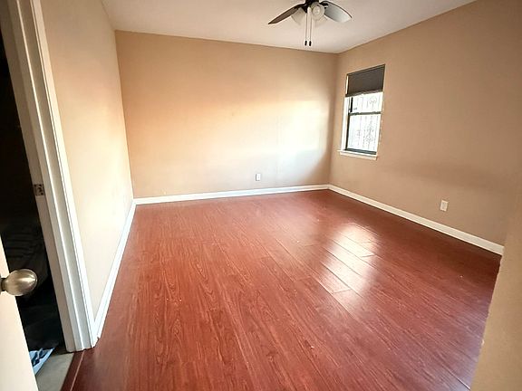 4th image of 2324 Botanical Dr